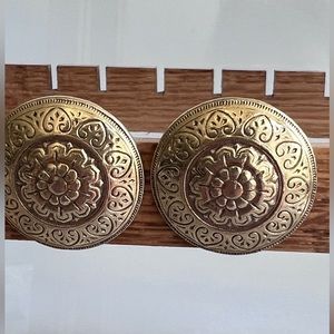 Vintage gold tone embossed clip earrings